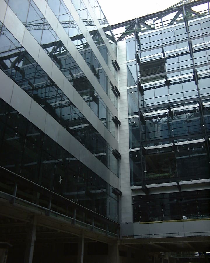 Glas- und Stahlfassade des Projekts M7 Rive Gauche in Paris
